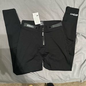 NWT Echt leggings size M with scrunched butt and zipper